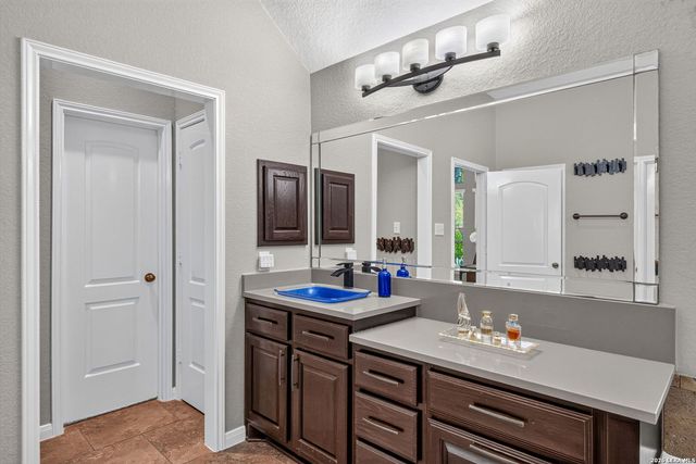 25814 Scenic Rock, San Antonio, TX 78255