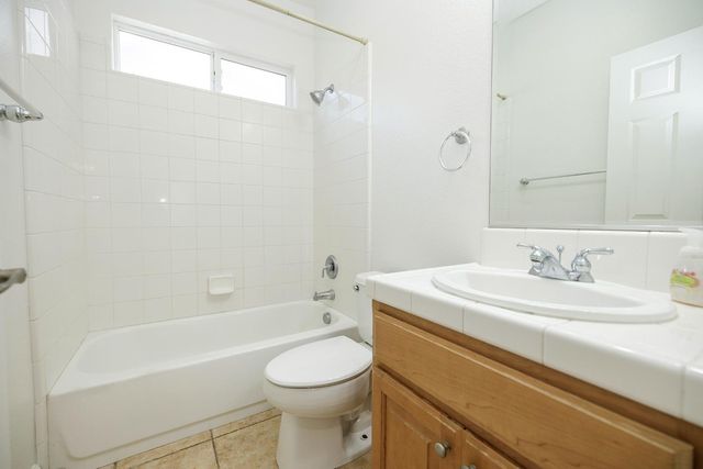 2049 Baluchi Way, Oakdale, CA 95361