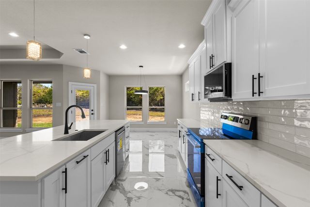 1594 E Springcrest Circle, Lancaster, TX 75134