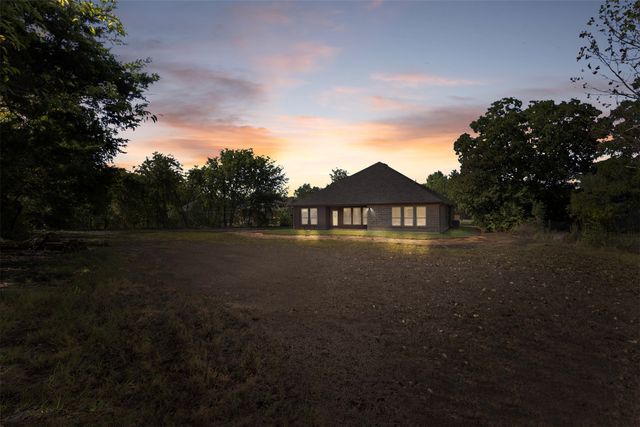 1594 E Springcrest Circle, Lancaster, TX 75134