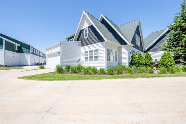 948 Whitwam Drive, Saint Joseph, MI 49085