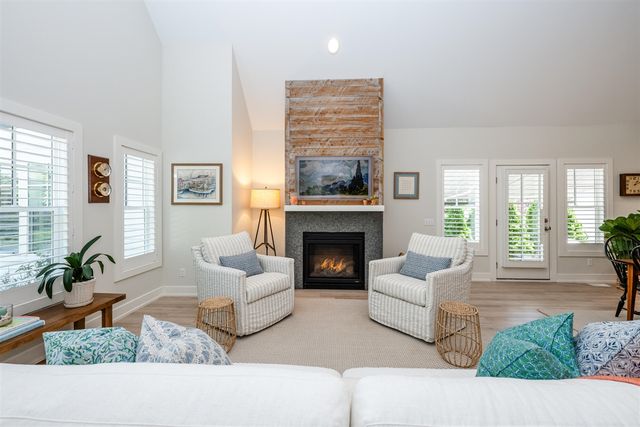 948 Whitwam Drive, Saint Joseph, MI 49085