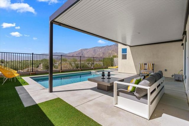 211 Mustang Lane, Palm Springs, CA 92262
