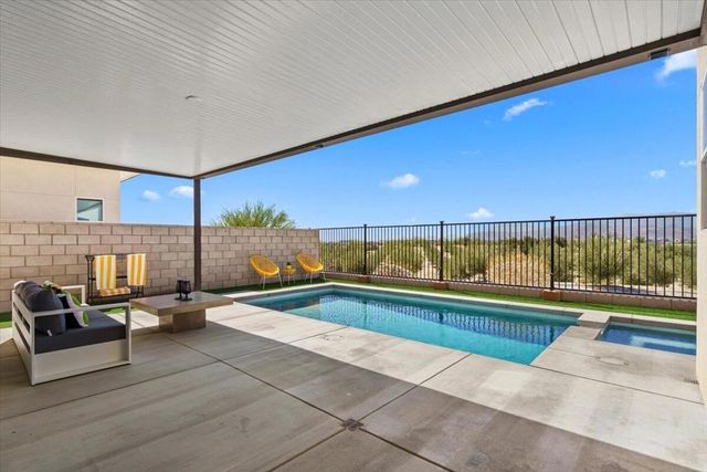 211 Mustang Lane, Palm Springs, CA 92262