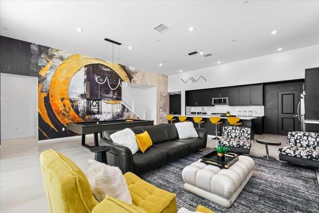211 Mustang Lane, Palm Springs, CA 92262