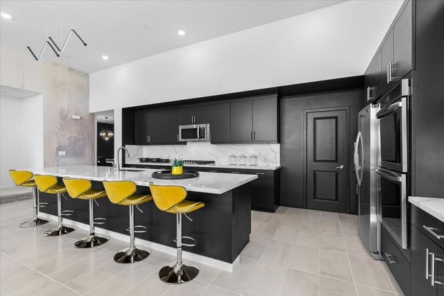 211 Mustang Lane, Palm Springs, CA 92262