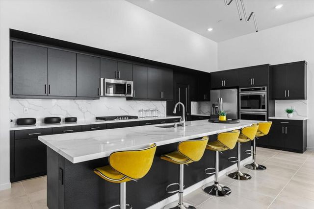 211 Mustang Lane, Palm Springs, CA 92262