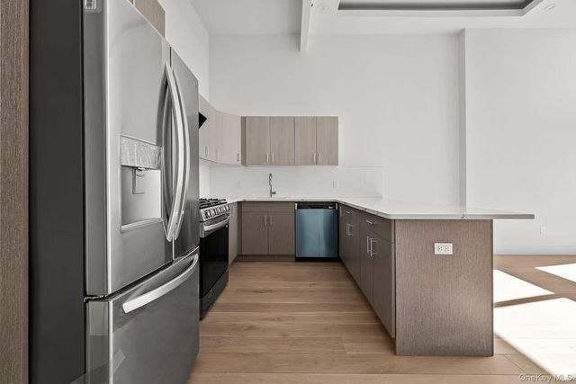 13119 Fowler Avenue 8B, Flushing, NY 11355