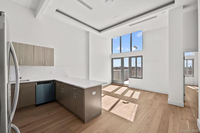 13119 Fowler Avenue 8B, Flushing, NY 11355