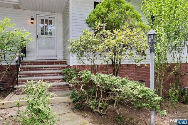 33 Hillside Avenue, Riverdale Borough, NJ 07457
