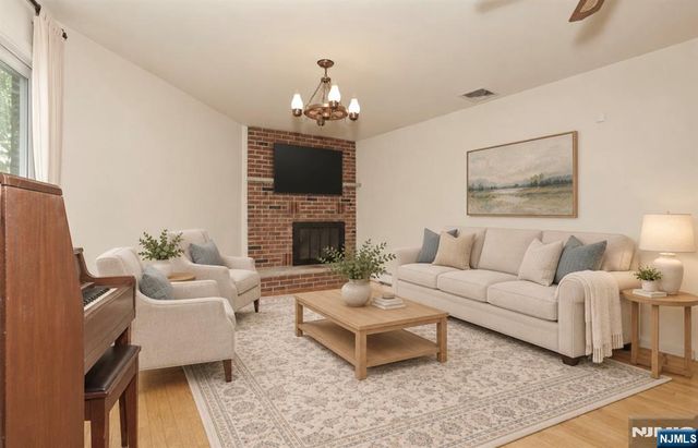 33 Hillside Avenue, Riverdale Borough, NJ 07457