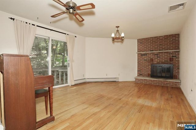 33 Hillside Avenue, Riverdale Borough, NJ 07457