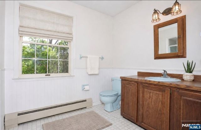 33 Hillside Avenue, Riverdale Borough, NJ 07457