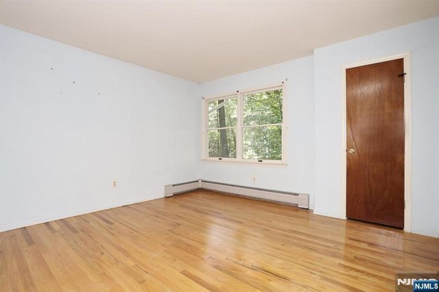 33 Hillside Avenue, Riverdale Borough, NJ 07457