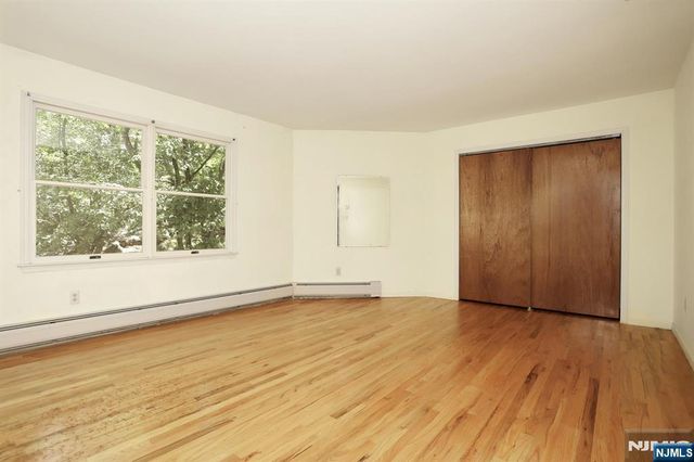 33 Hillside Avenue, Riverdale Borough, NJ 07457
