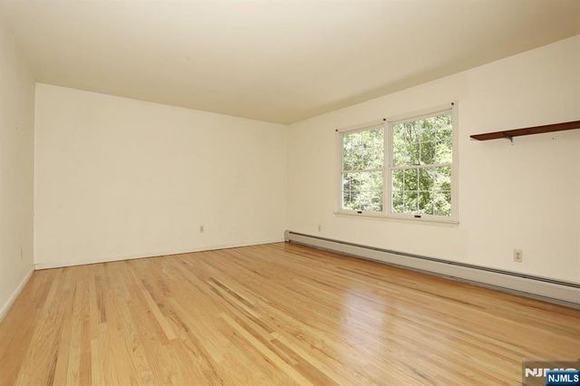 33 Hillside Avenue, Riverdale Borough, NJ 07457