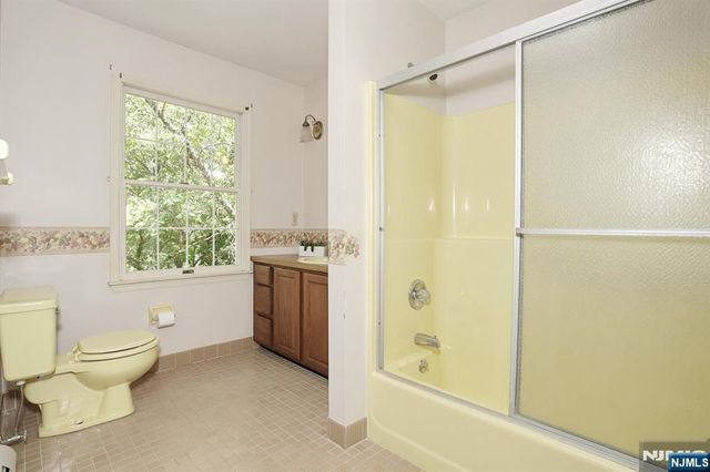 33 Hillside Avenue, Riverdale Borough, NJ 07457