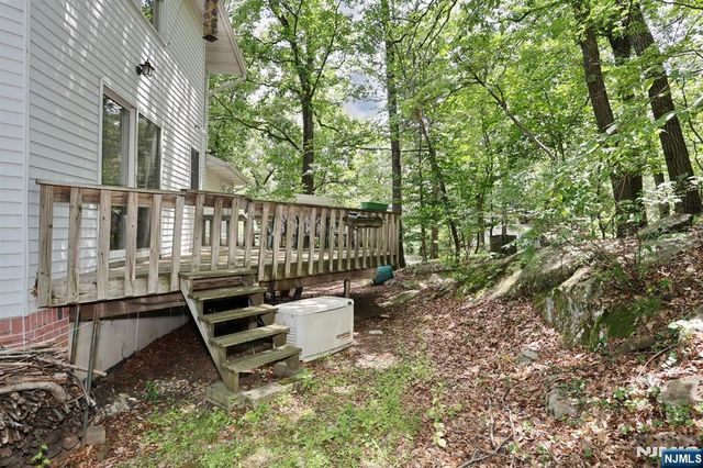 33 Hillside Avenue, Riverdale Borough, NJ 07457
