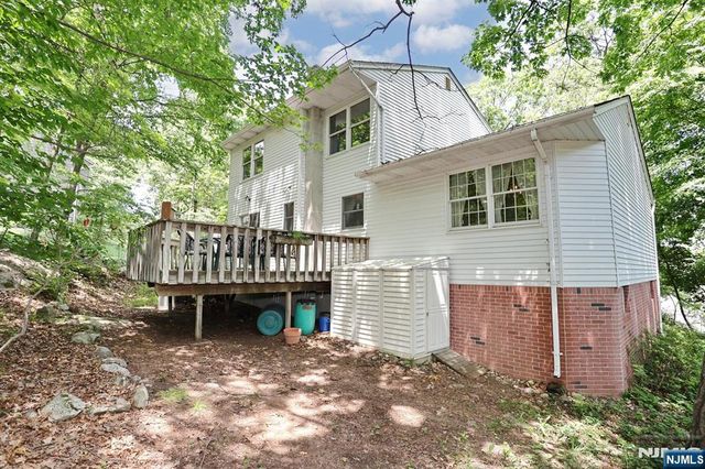 33 Hillside Avenue, Riverdale Borough, NJ 07457