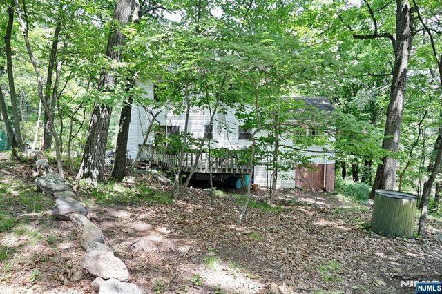 33 Hillside Avenue, Riverdale Borough, NJ 07457
