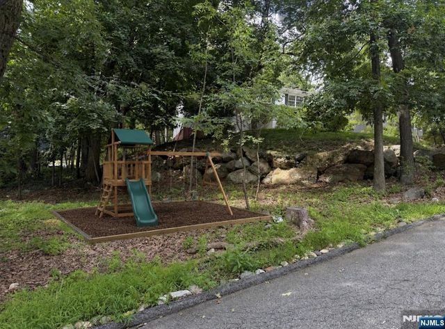33 Hillside Avenue, Riverdale Borough, NJ 07457
