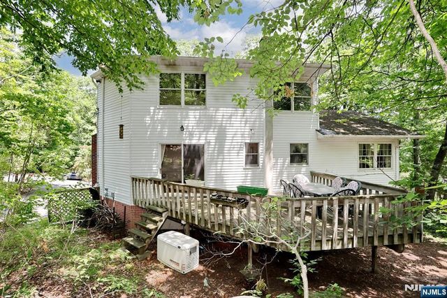 33 Hillside Avenue, Riverdale Borough, NJ 07457
