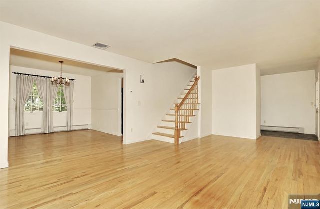 33 Hillside Avenue, Riverdale Borough, NJ 07457