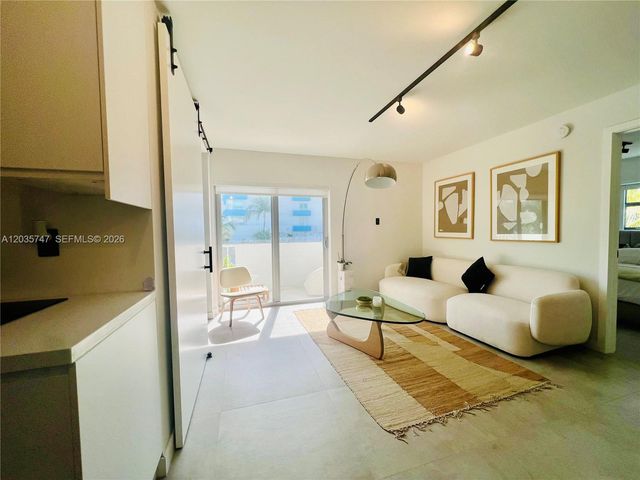 240 Collins Avenue 4A, Miami Beach, FL 33139