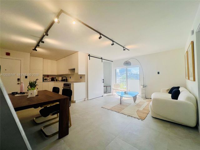 240 Collins Avenue 4A, Miami Beach, FL 33139