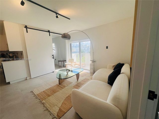 240 Collins Avenue 4A, Miami Beach, FL 33139