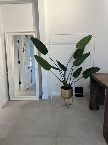 240 Collins Avenue 4A, Miami Beach, FL 33139