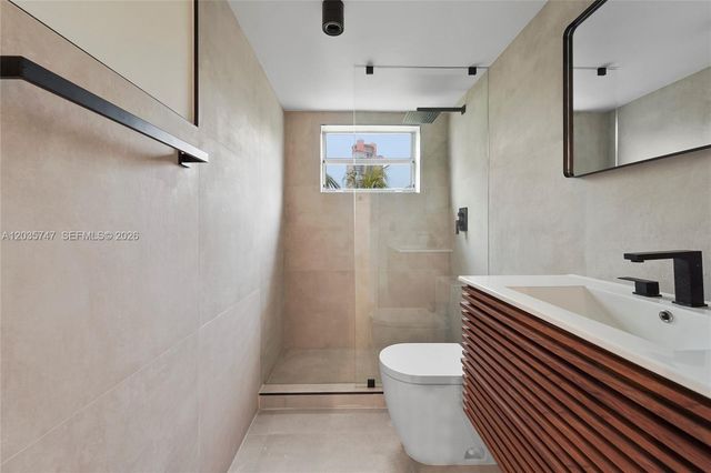 240 Collins Avenue 4A, Miami Beach, FL 33139