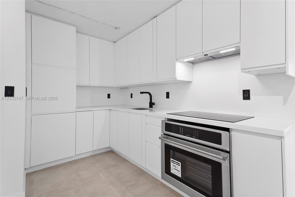 240 Collins Avenue 4A, Miami Beach, FL 33139