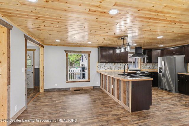 9469 Rossman Highway, Eaton Rapids, MI 48827