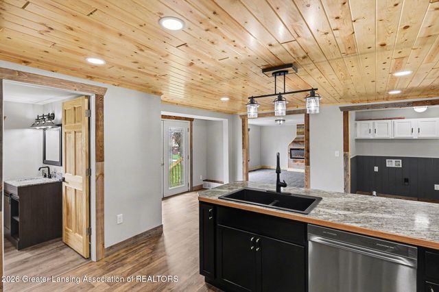 9469 Rossman Highway, Eaton Rapids, MI 48827