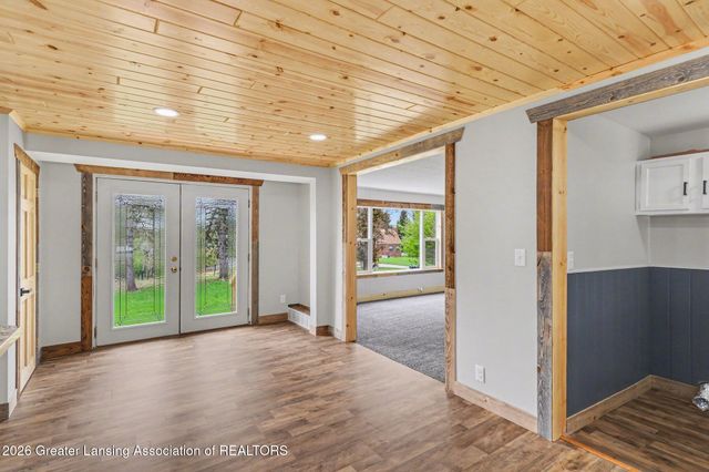 9469 Rossman Highway, Eaton Rapids, MI 48827