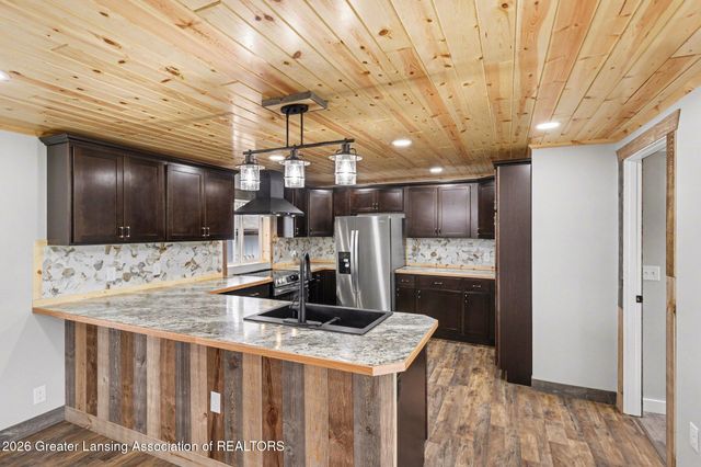 9469 Rossman Highway, Eaton Rapids, MI 48827