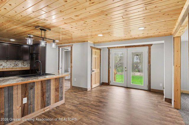 9469 Rossman Highway, Eaton Rapids, MI 48827