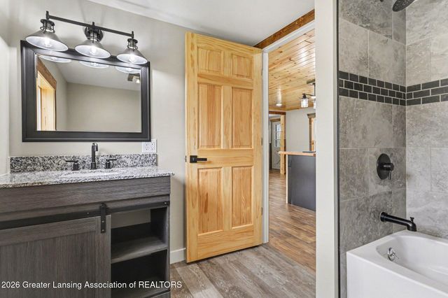 9469 Rossman Highway, Eaton Rapids, MI 48827