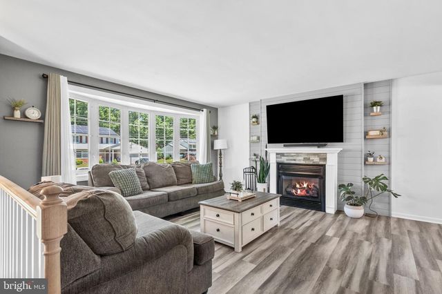 1049 STANDISH DR, Blackwood, NJ 08012