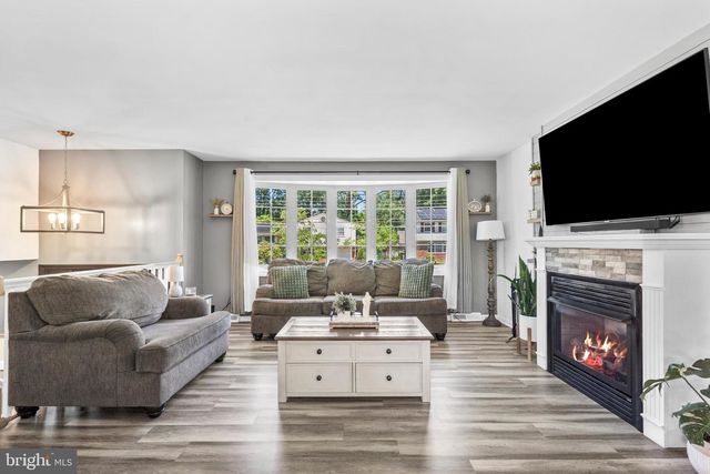 1049 STANDISH DR, Blackwood, NJ 08012