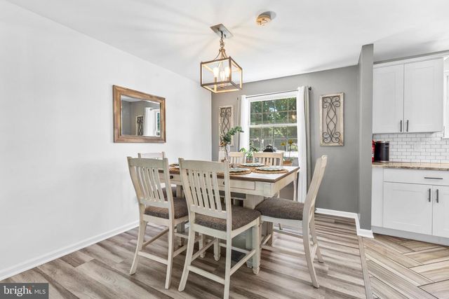 1049 STANDISH DR, Blackwood, NJ 08012