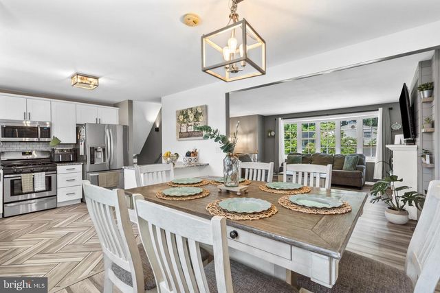 1049 STANDISH DR, Blackwood, NJ 08012