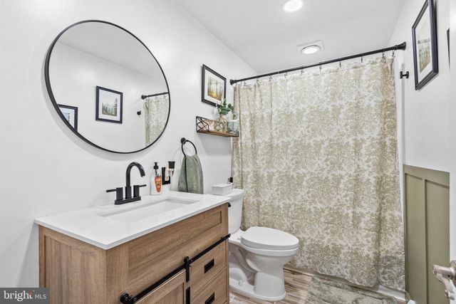 1049 STANDISH DR, Blackwood, NJ 08012