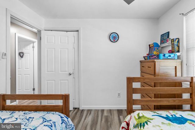 1049 STANDISH DR, Blackwood, NJ 08012