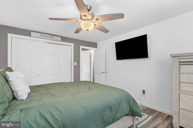 1049 STANDISH DR, Blackwood, NJ 08012