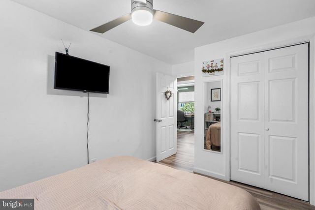 1049 STANDISH DR, Blackwood, NJ 08012