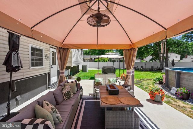 1049 STANDISH DR, Blackwood, NJ 08012