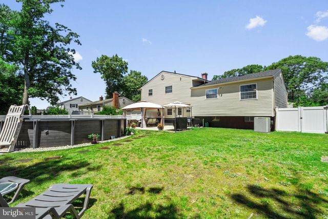 1049 STANDISH DR, Blackwood, NJ 08012