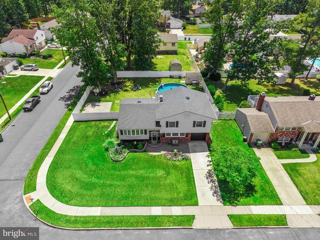 1049 STANDISH DR, Blackwood, NJ 08012